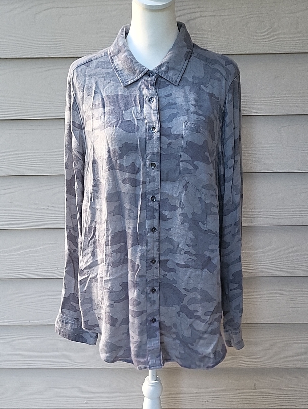 Torrid Gray Camo Button-Front Blouse Size 2X Long Sleeve Rayon